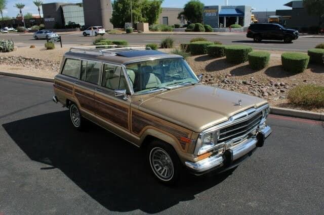Used 1990 Jeep Grand Wagoneer image 16