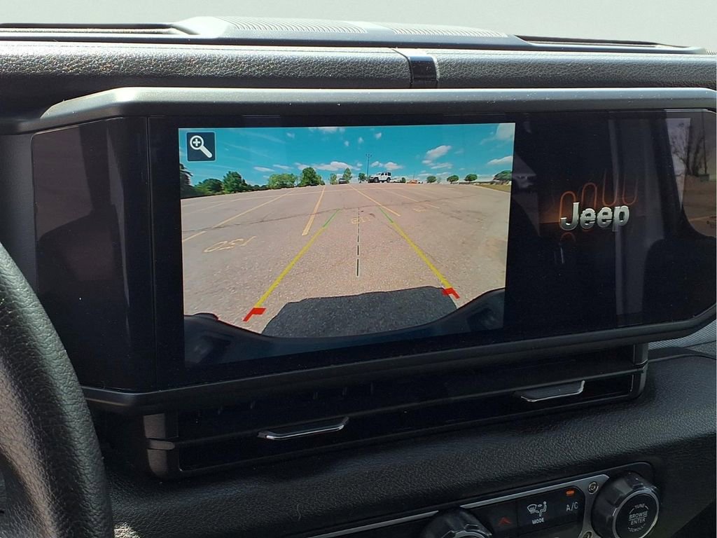 Used 2025 Jeep Gladiator Sport AWD/4WD image 4