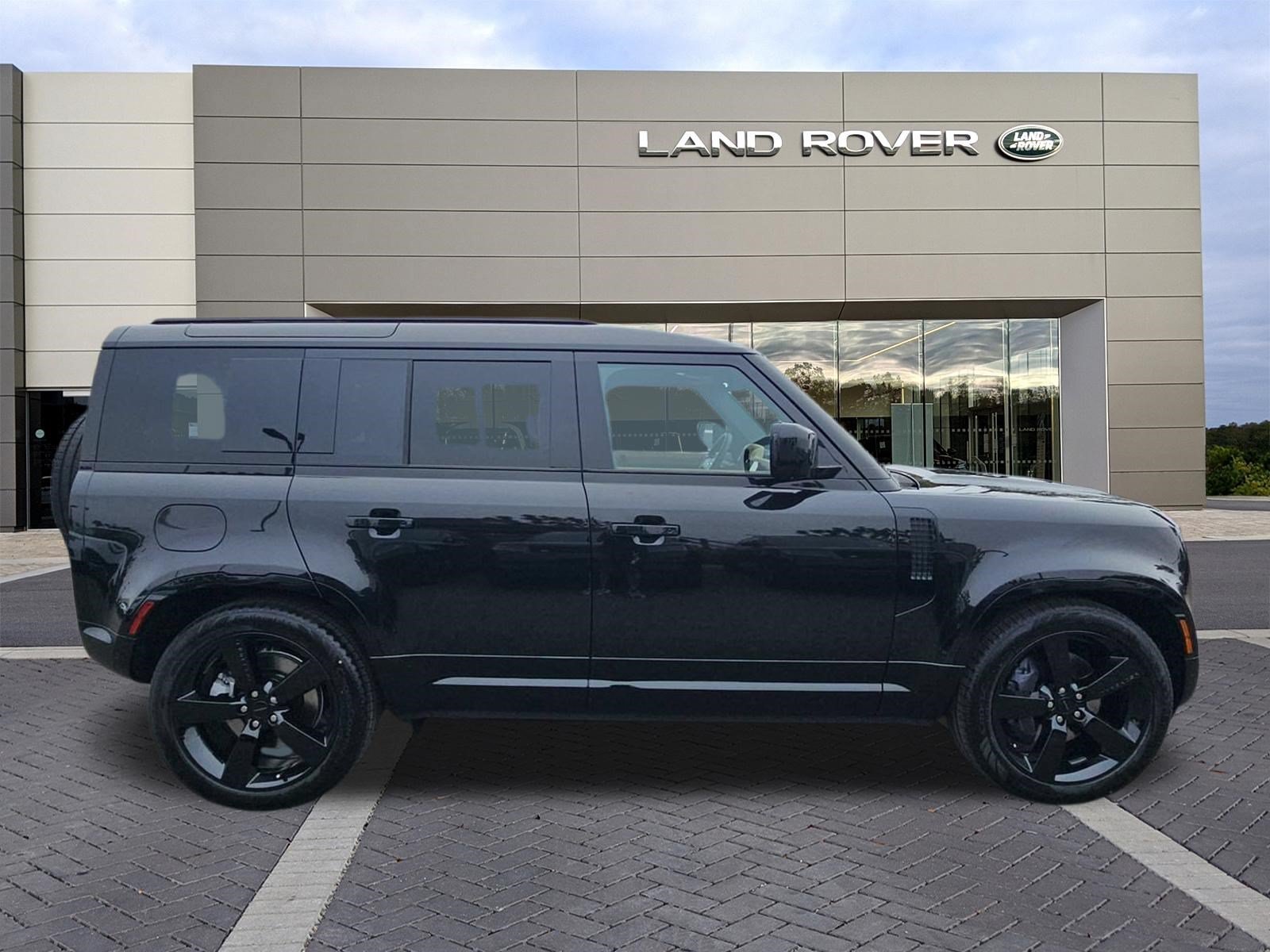 New 2026 Land Rover Defender 110 X-Dynamic SE AWD/4WD image 4