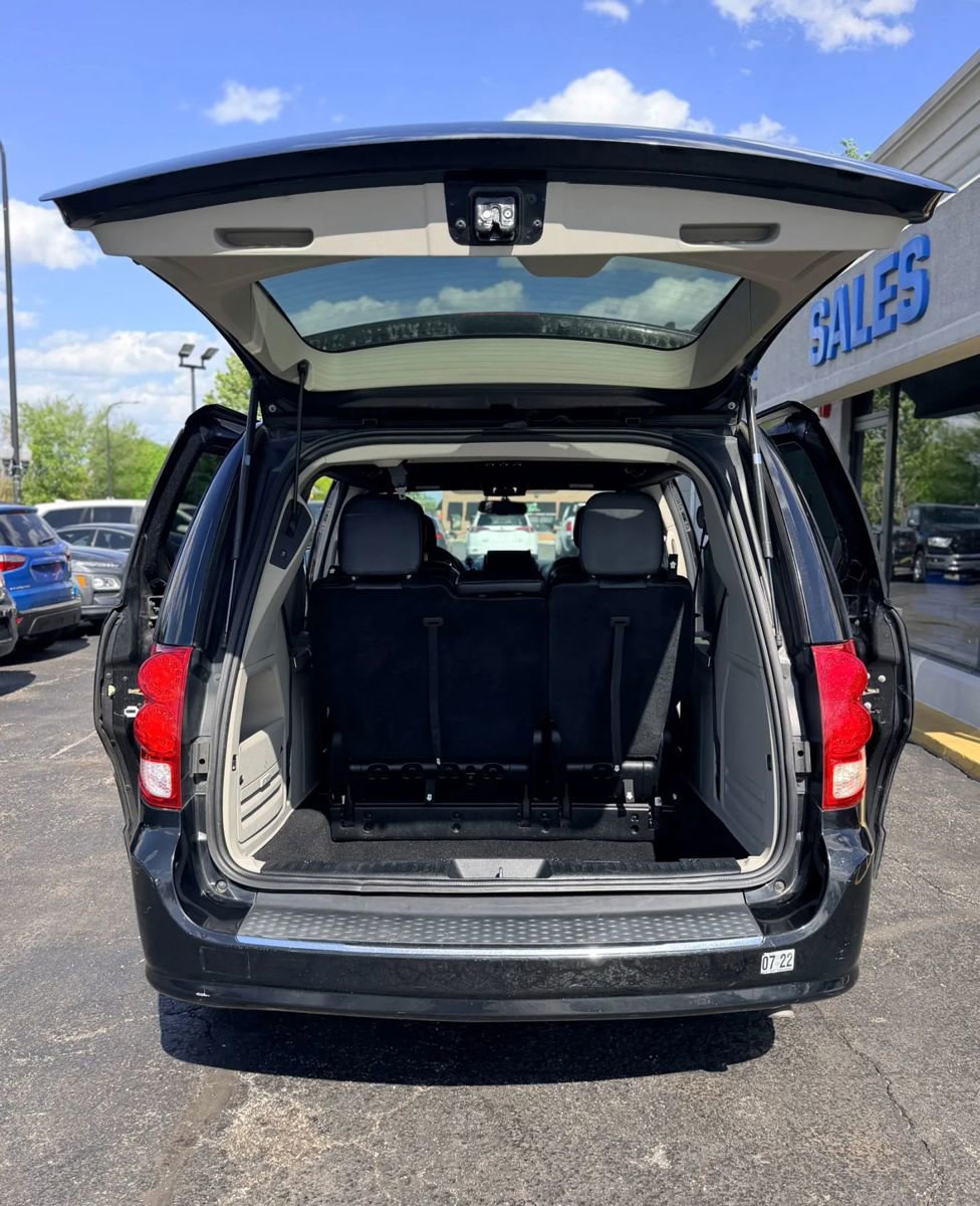 Used 2017 Dodge Grand Caravan SXT FWD image 11