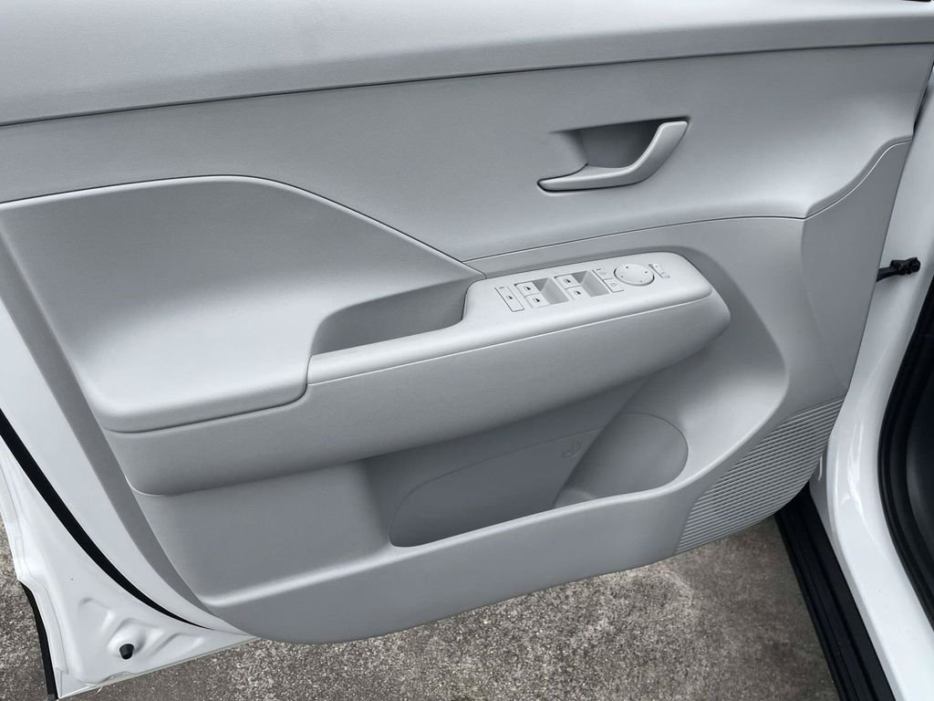 New 2026 Hyundai Kona SE FWD image 13