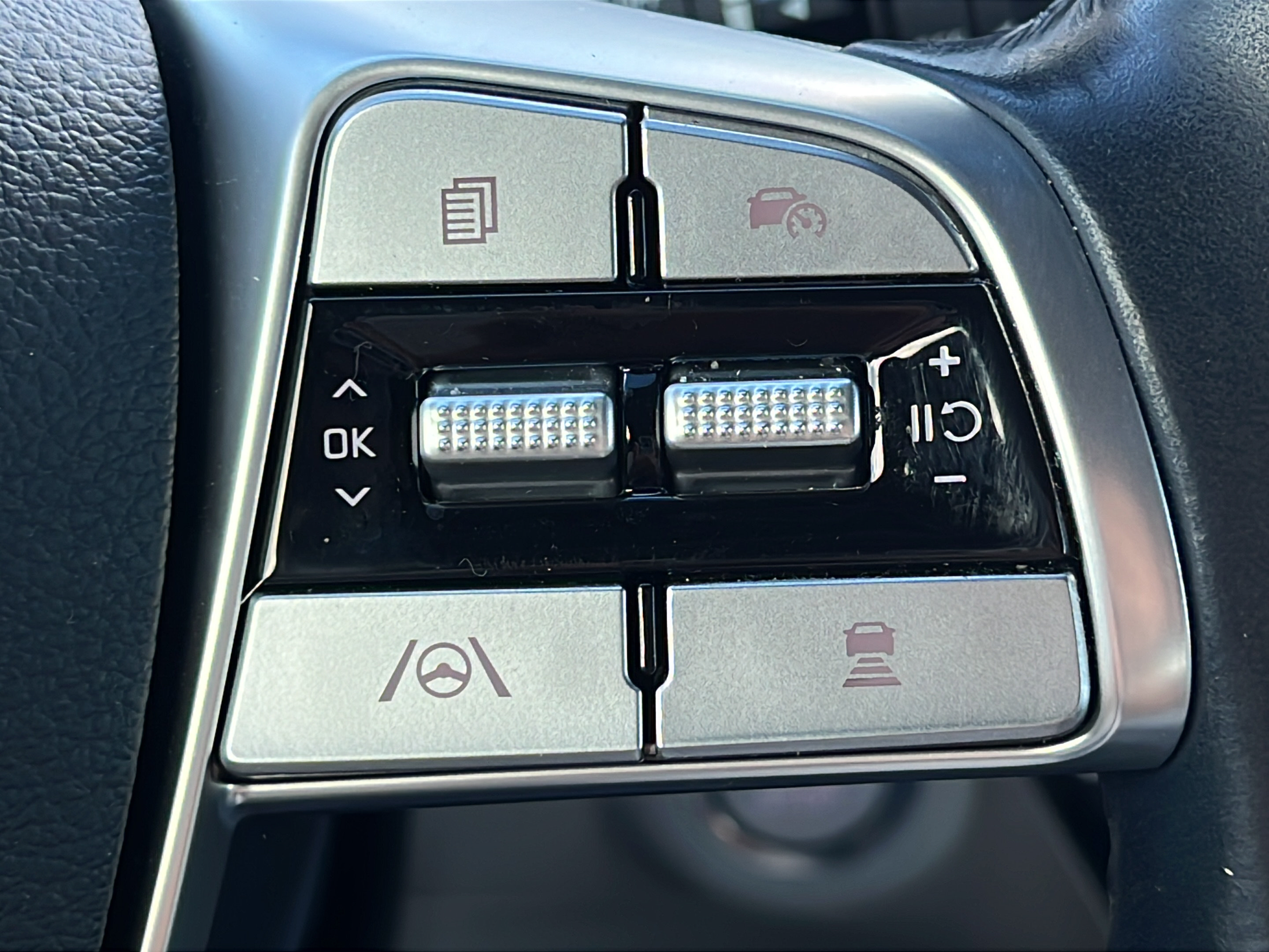 Certified 2023 Kia Telluride EX w/ EX Captain's Chair Package FWD image 24
