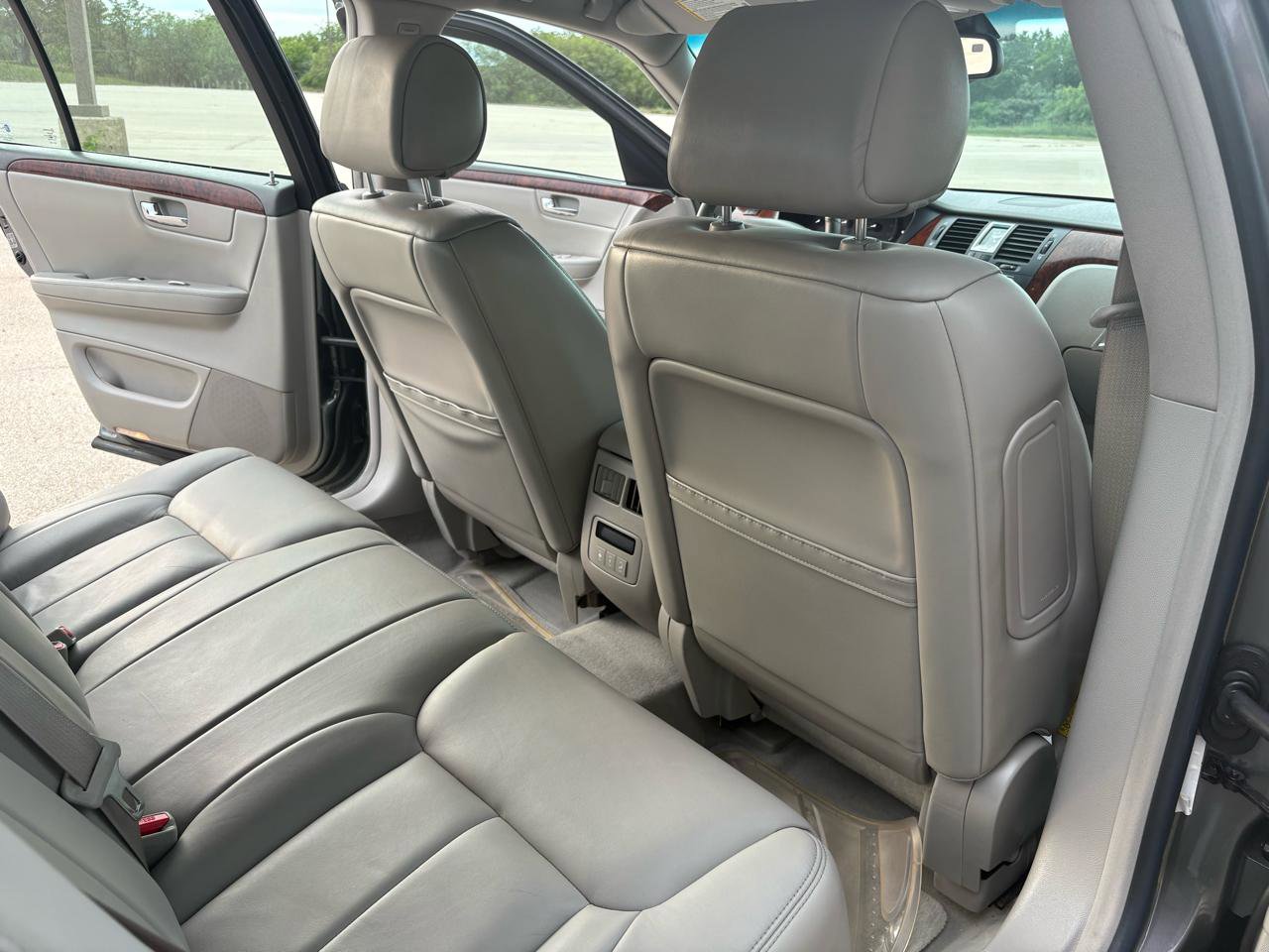Used 2006 Cadillac DTS FWD image 32