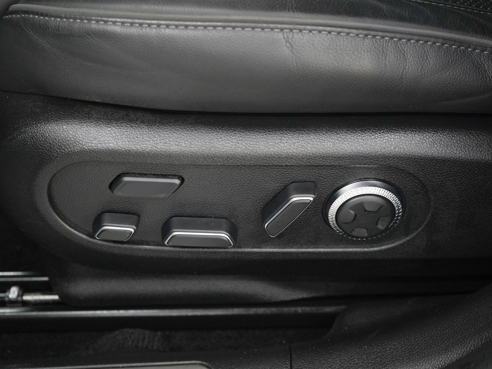 Used 2023 Genesis GV60 Advanced AWD/4WD image 27