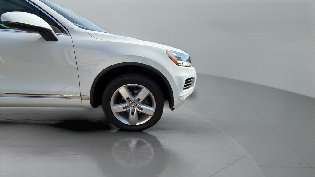 Used 2013 Volkswagen Touareg Sport AWD/4WD image 33