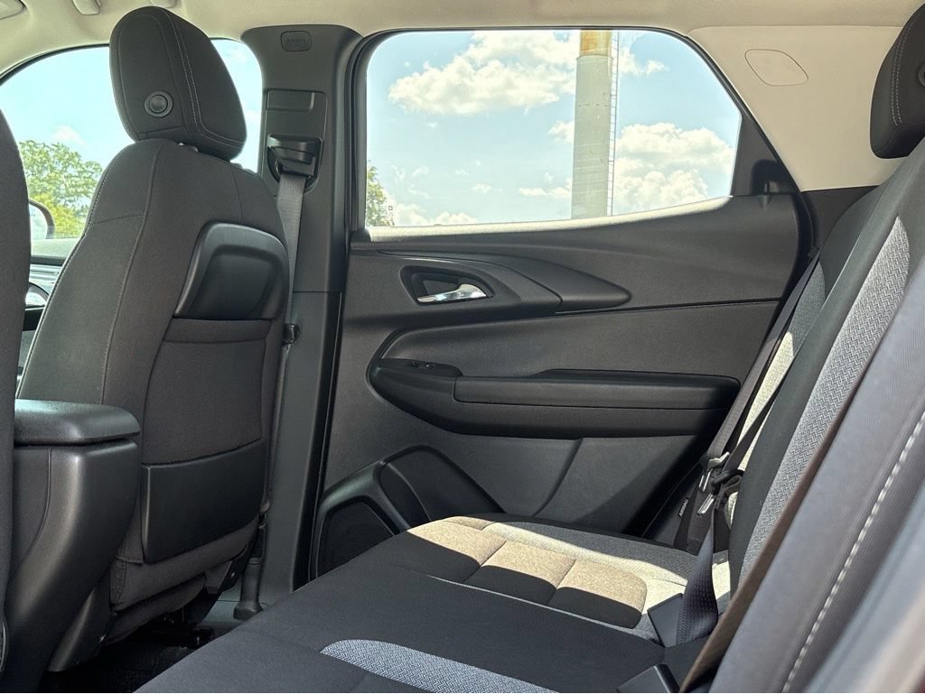 Used 2025 Chevrolet TrailBlazer LT w/ LT Cold Weather Package FWD image 10
