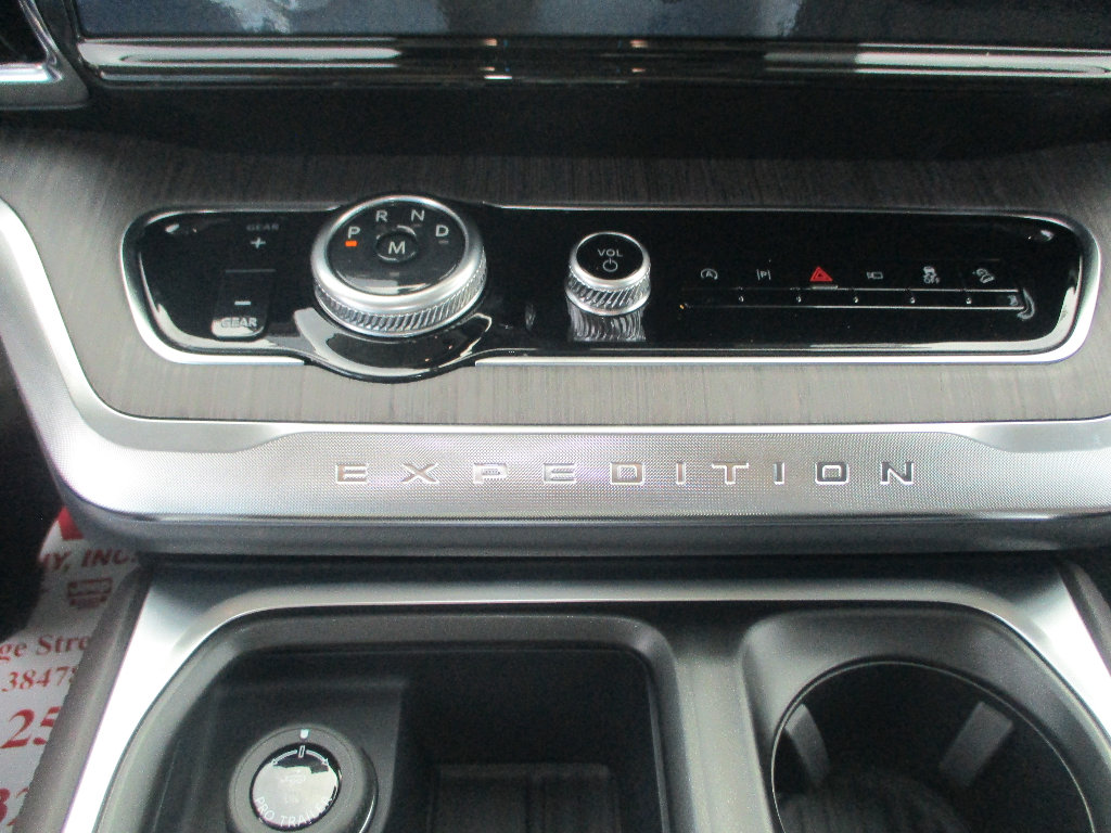 New 2026 Ford Expedition Platinum image 10