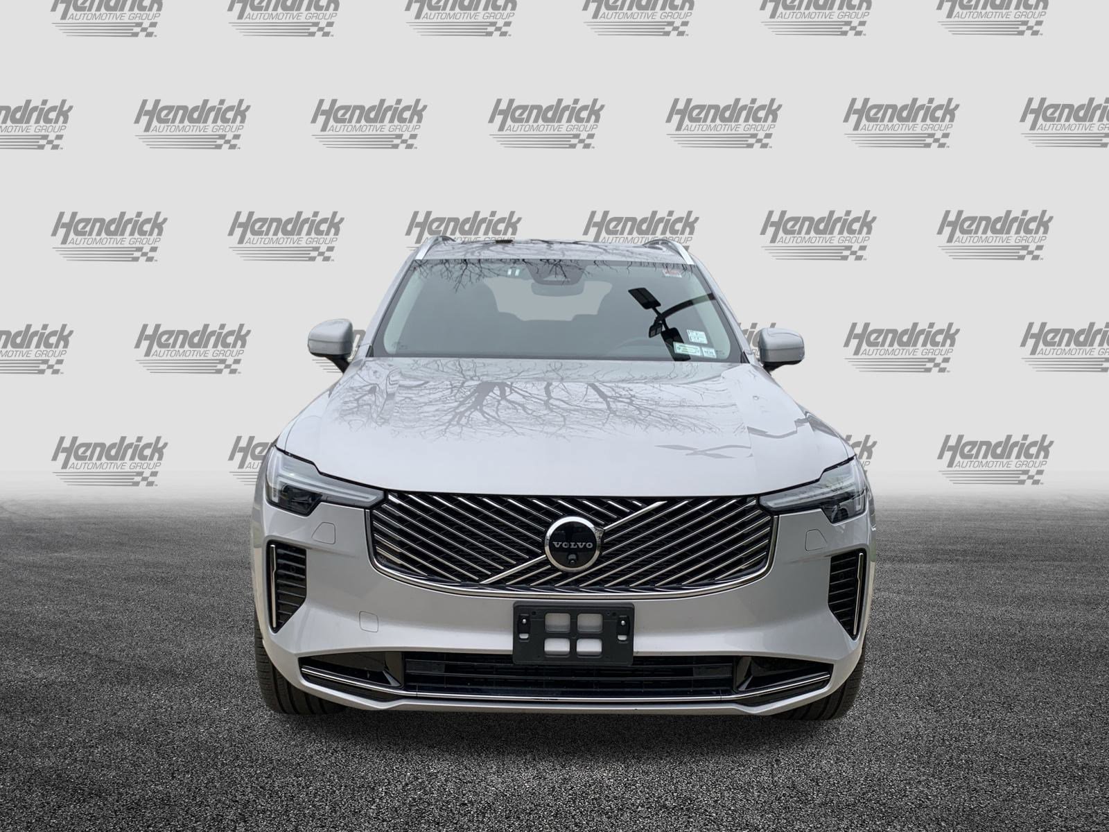 Used 2025 Volvo XC90 B6 Plus image 3