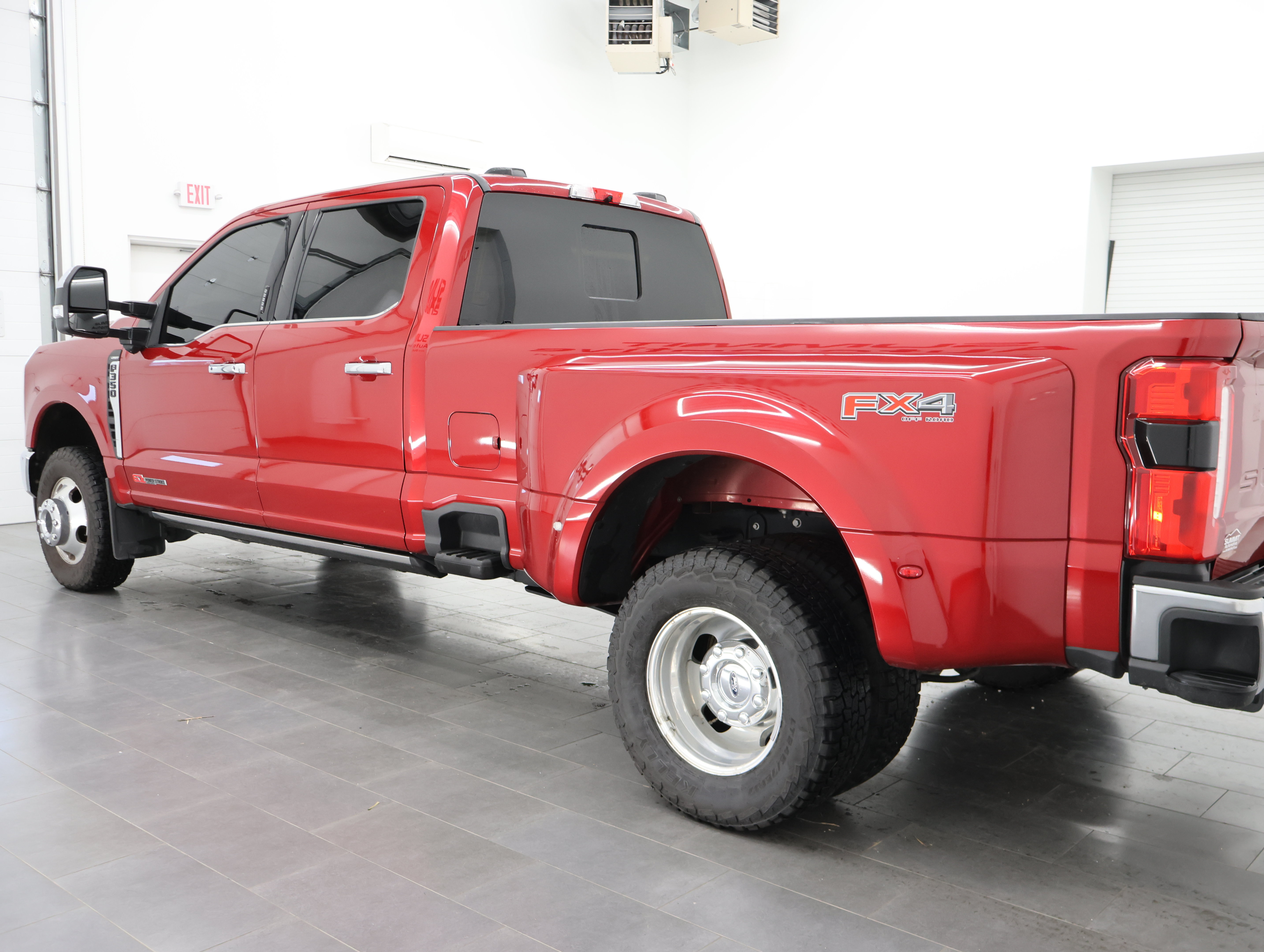 Used 2024 Ford F350 Lariat w/ Lariat Ultimate Package AWD/4WD image 6