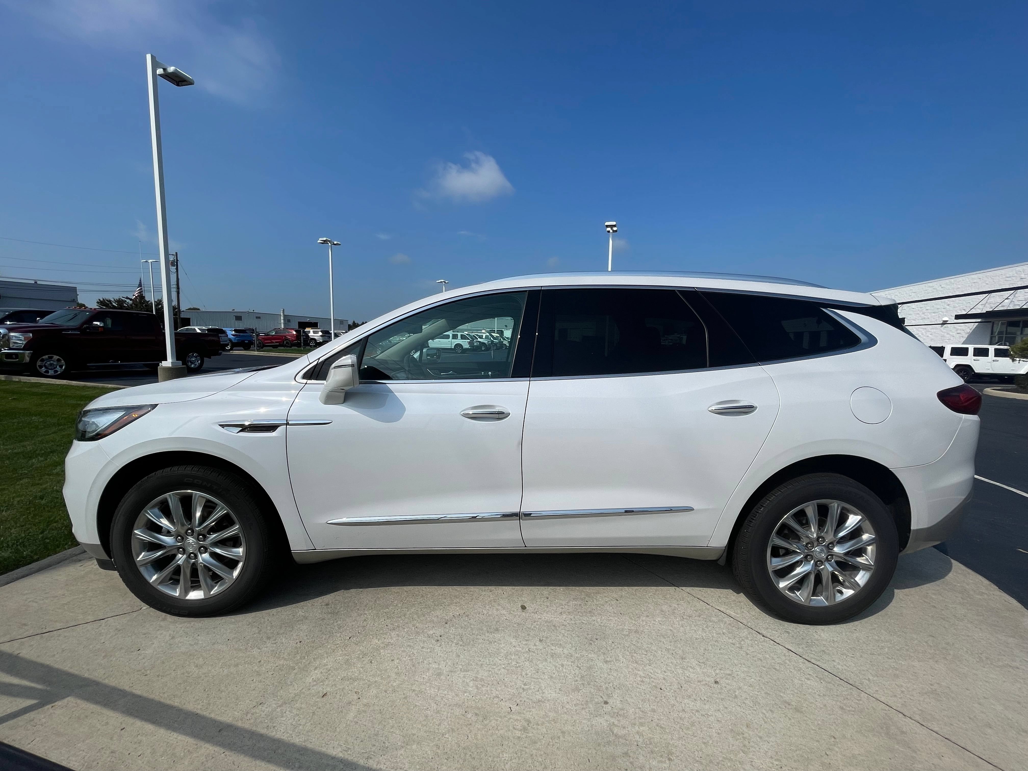 Used 2020 Buick Enclave Premium w/ Surround and Sites Package FWD image 4
