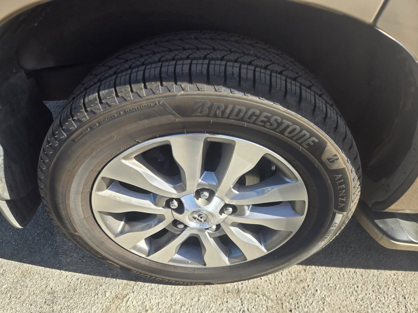 Used 2010 Toyota Sequoia Limited image 31