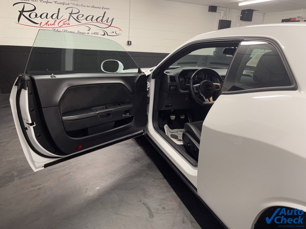 Used 2014 Dodge Challenger SRT8 image 28