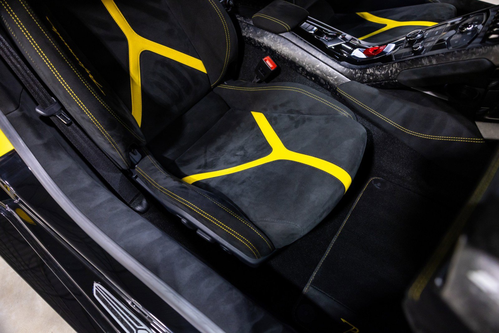 Used 2018 Lamborghini Huracan Performante image 31