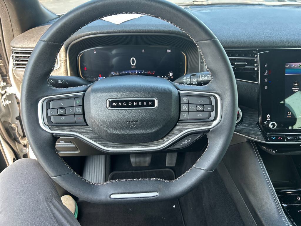 Used 2022 Jeep Wagoneer Series II AWD/4WD image 16