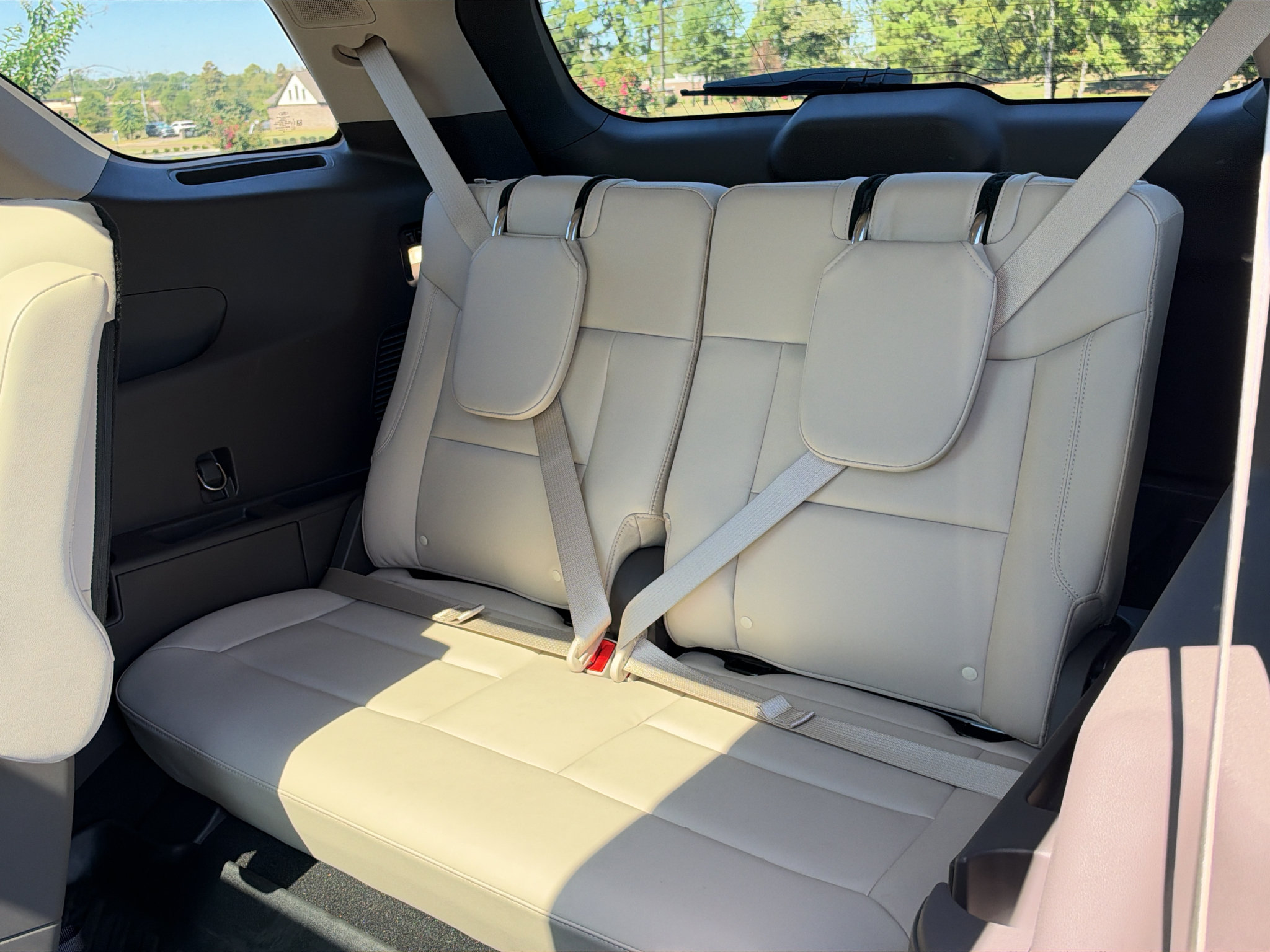 Used 2023 Ford Explorer Platinum w/ Technology Package AWD/4WD image 16