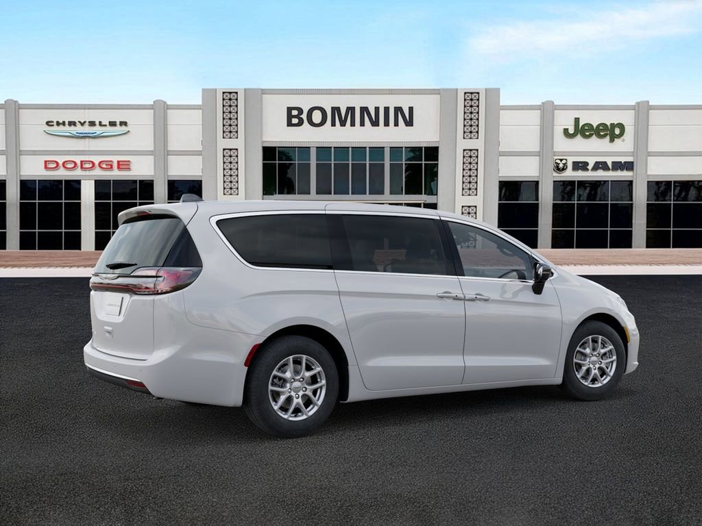 New 2026 Chrysler Pacifica Select image 4