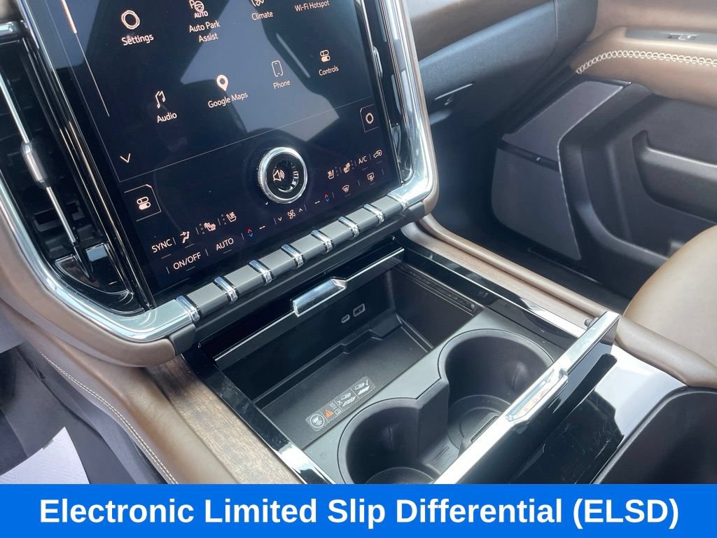 Used 2025 GMC Yukon XL Denali Ultimate AWD/4WD image 17