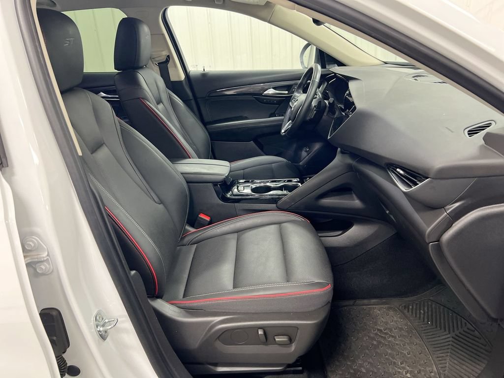 Used 2022 Buick Envision Essence w/ Sport Touring Package FWD image 21