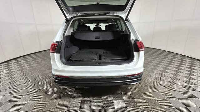 Used 2022 Volkswagen Tiguan SE AWD/4WD image 27