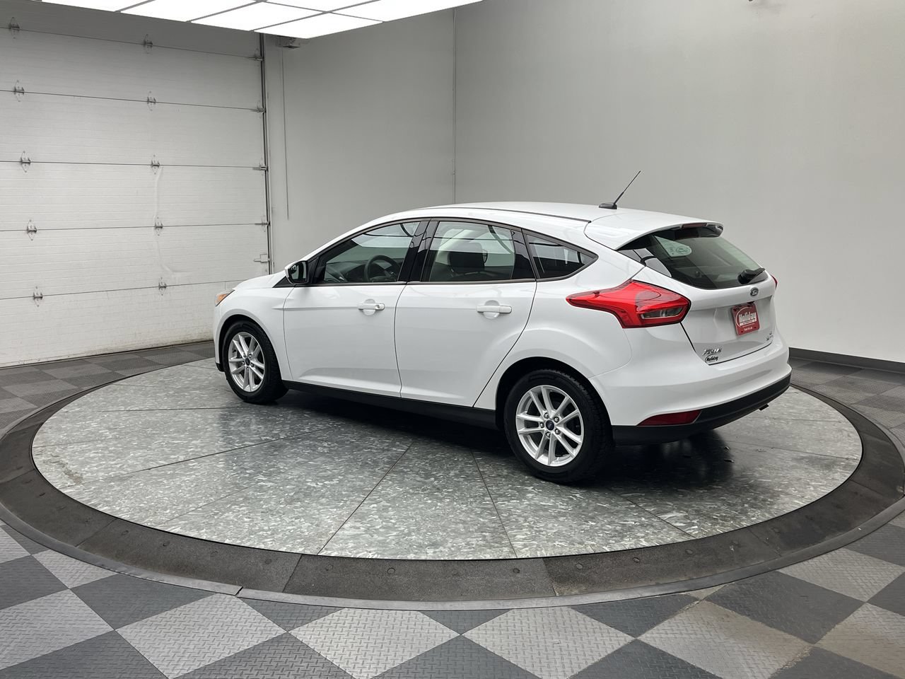 Used 2018 Ford Focus SE FWD image 2