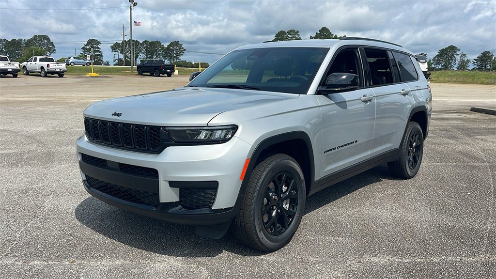 New 2025 Jeep Grand Cherokee L Laredo image 4
