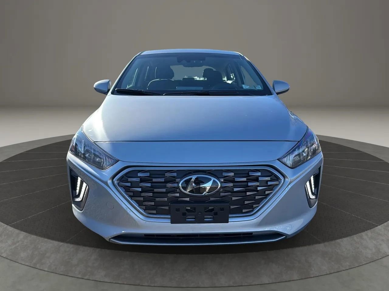 Used 2020 Hyundai Ioniq SEL image 2