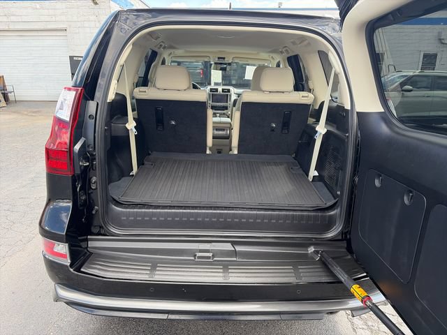 Used 2021 Lexus GX 460 Premium w/ Accessory Package AWD/4WD image 23