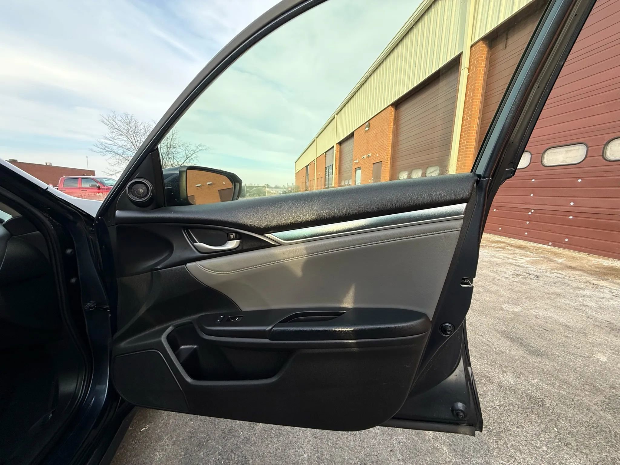 Used 2018 Honda Civic EX-L image 19