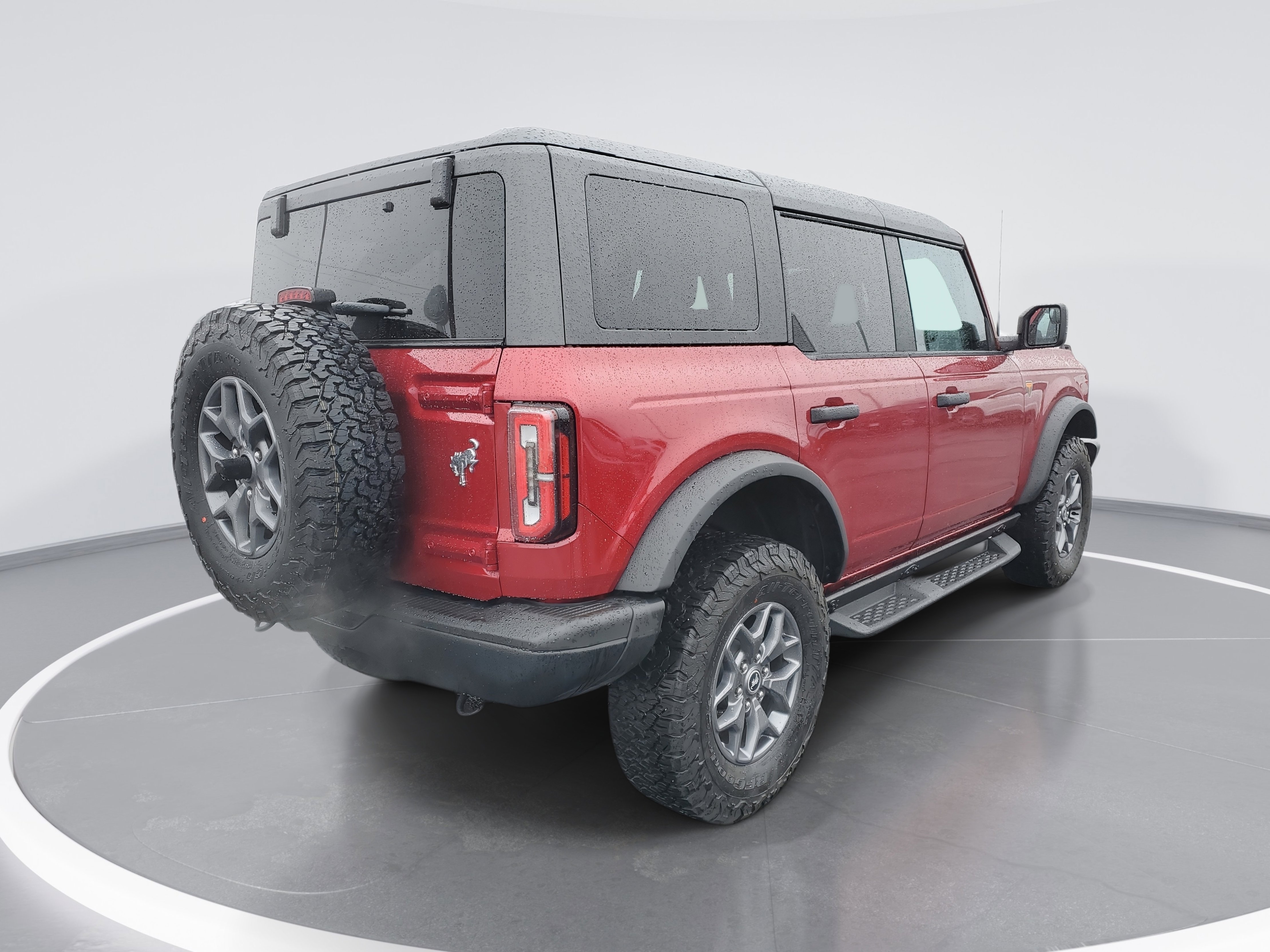 Used 2025 Ford Bronco Badlands image 3