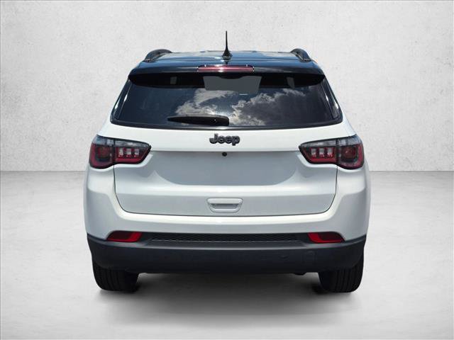 Used 2024 Jeep Compass Latitude w/ Convenience Group AWD/4WD image 6