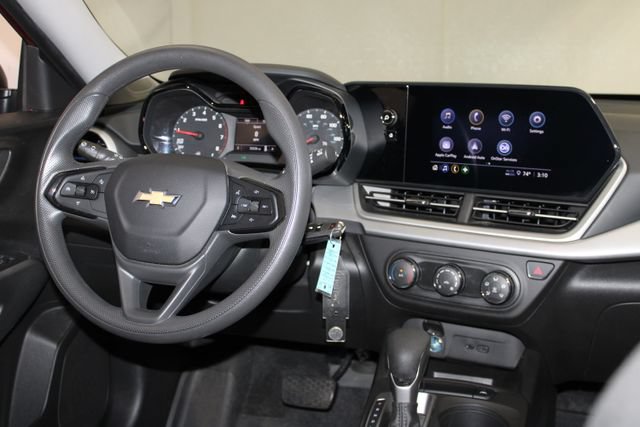 Used 2024 Chevrolet Trax LS FWD image 17