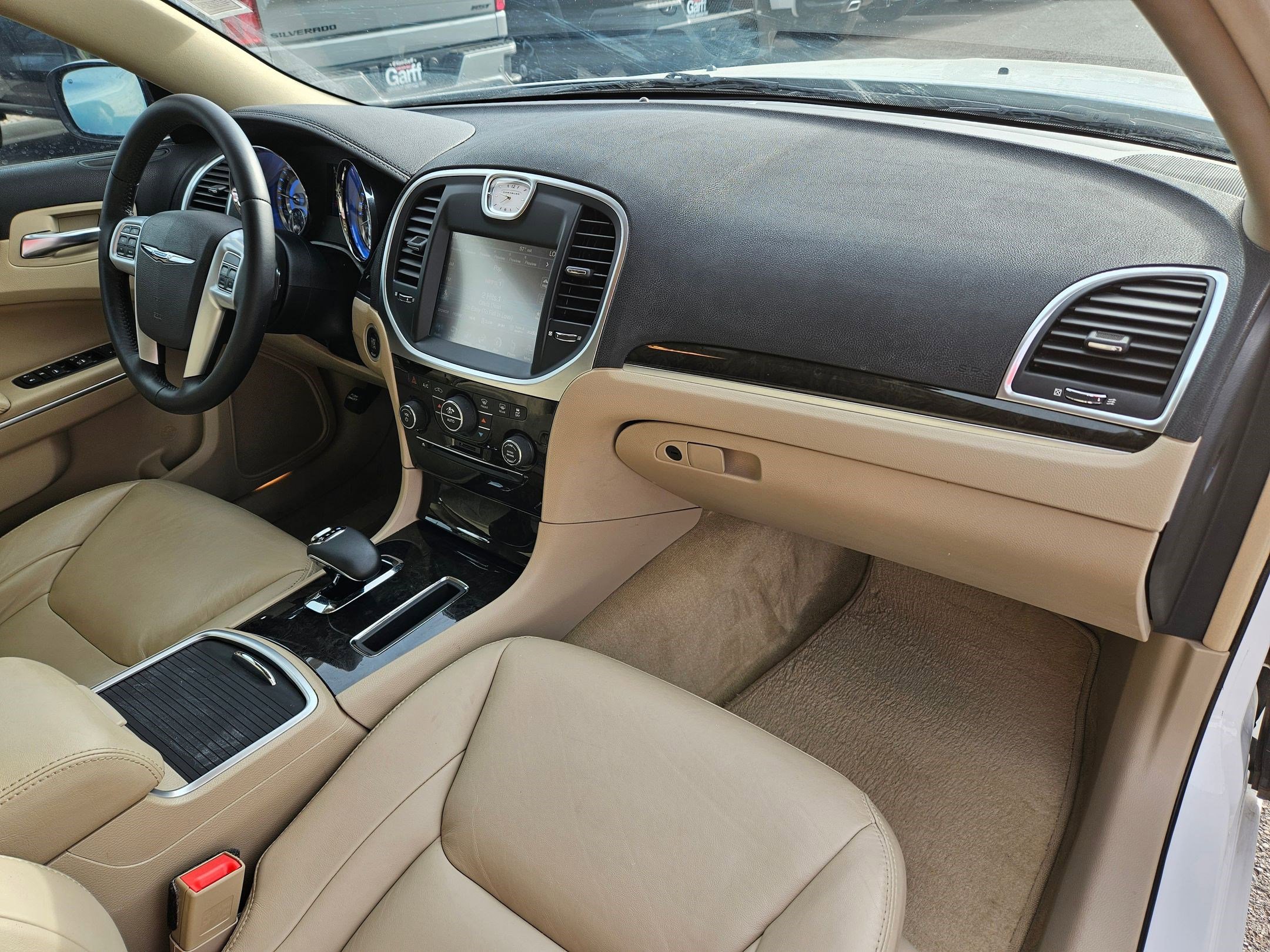 Used 2013 Chrysler 300 w/ Driver Convenience Group image 31