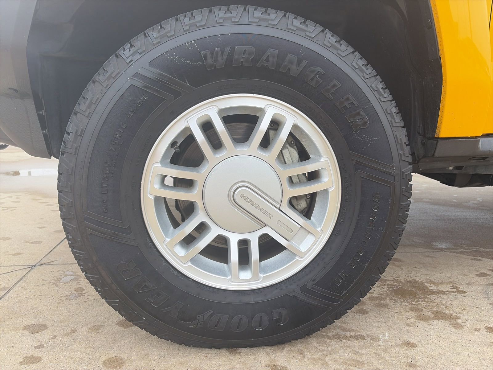 Used 2007 HUMMER H3 image 9