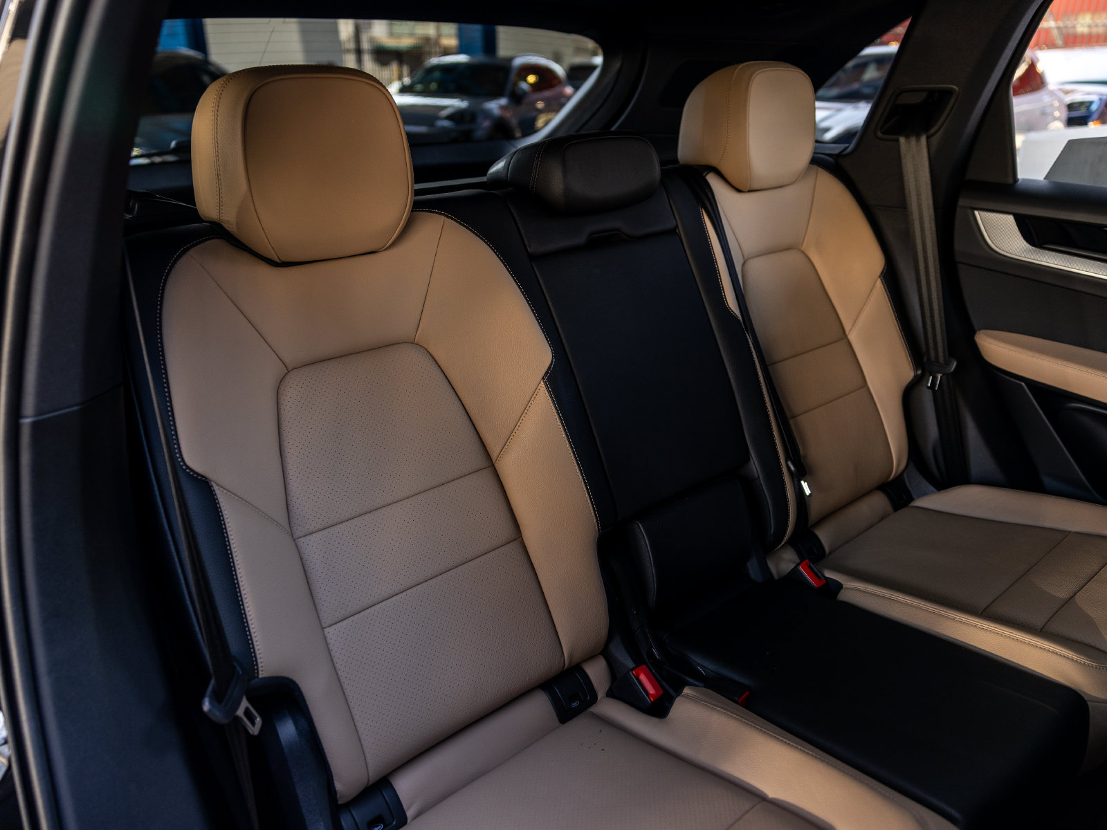 Certified 2025 Porsche Cayenne S w/ Premium Package Plus AWD/4WD image 34