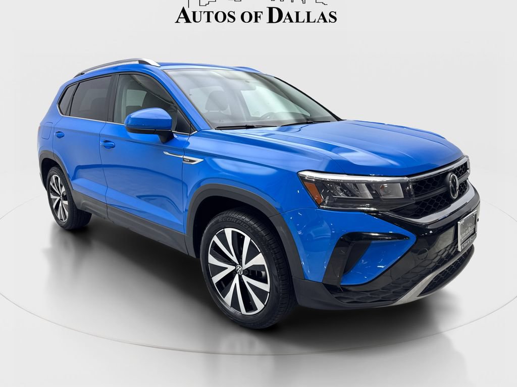 Used 2022 Volkswagen Taos SE w/ Panoramic Sunroof Package AWD/4WD image 4