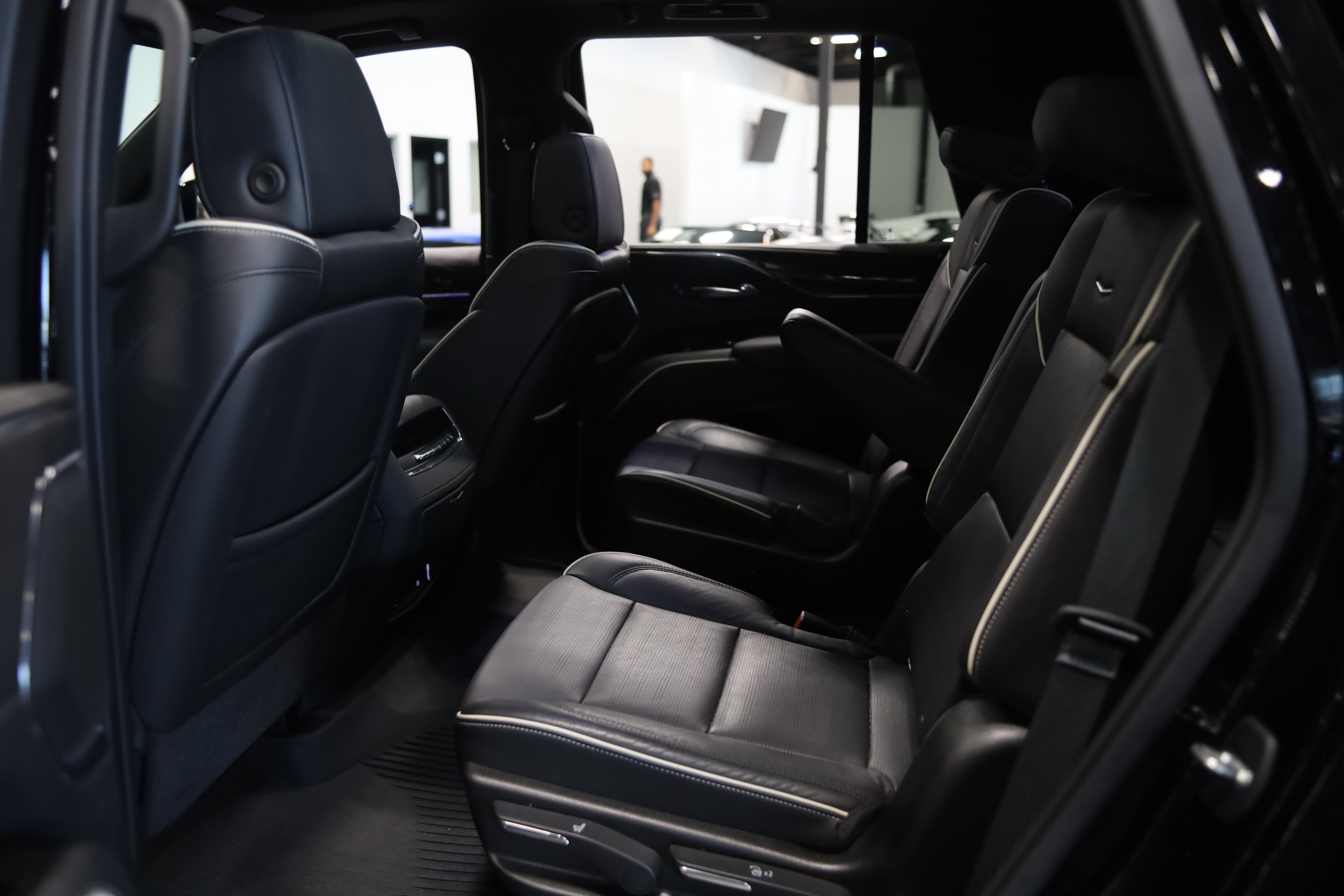 Used 2021 Cadillac Escalade Premium Luxury w/ Driver Assist Tech Package AWD/4WD image 38