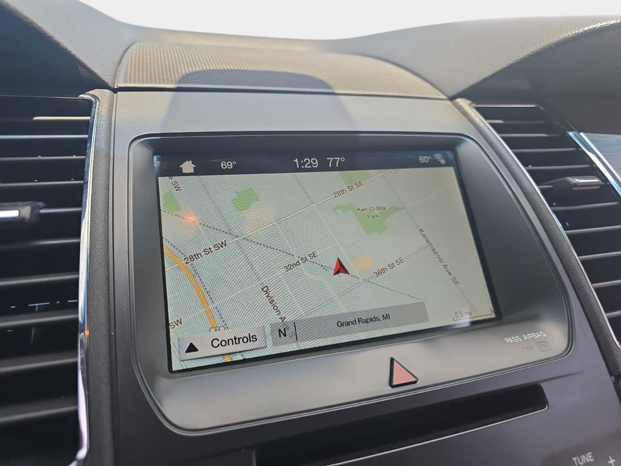 Used 2019 Ford Taurus SEL w/ Equipment Group 201A FWD image 27