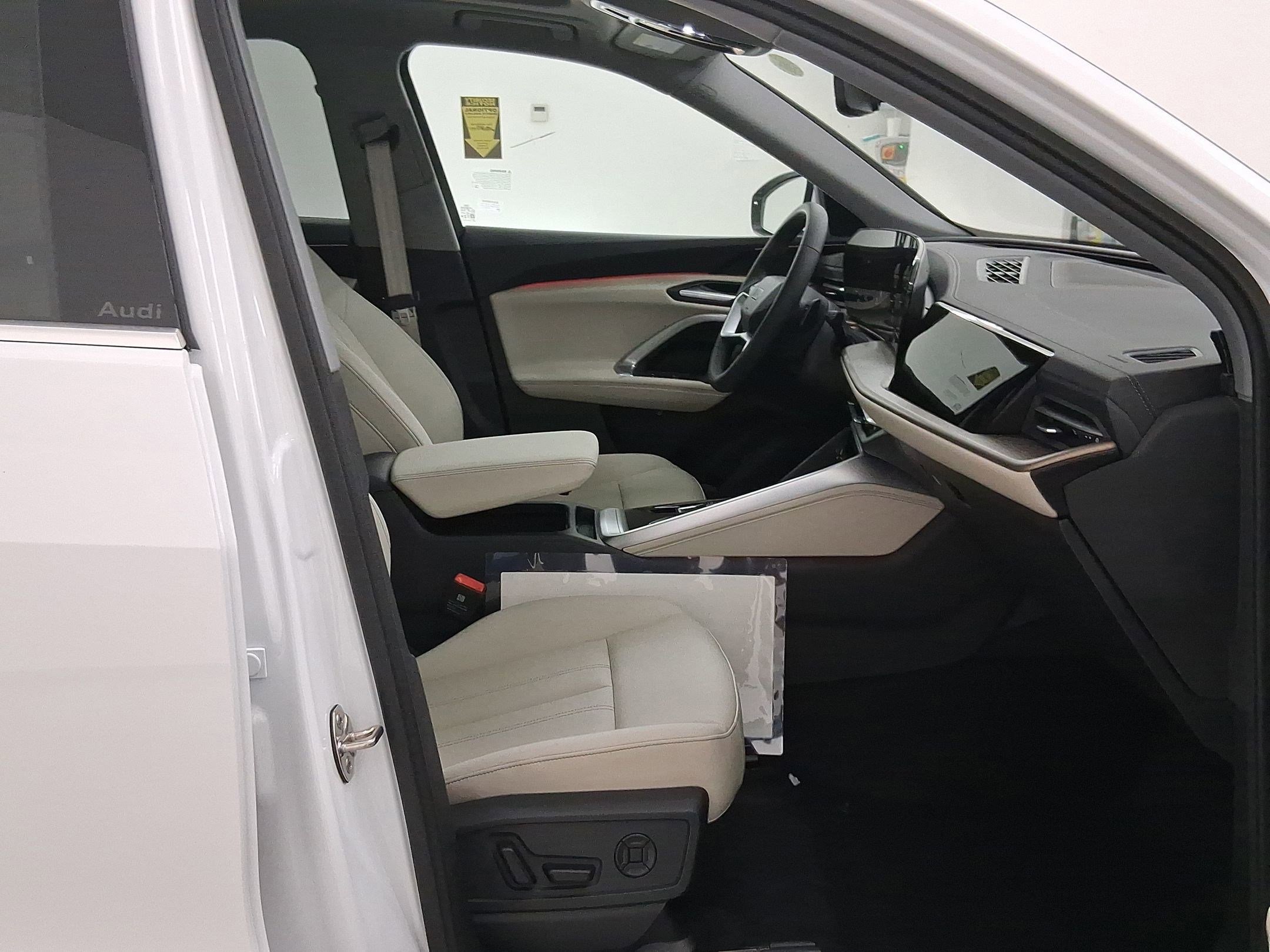 Certified 2025 Audi Q5 Premium w/ Convenience Package image 29