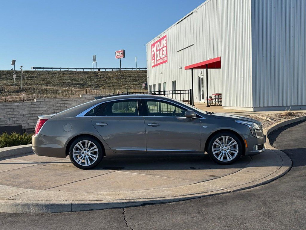 Used 2019 Cadillac XTS Luxury image 2