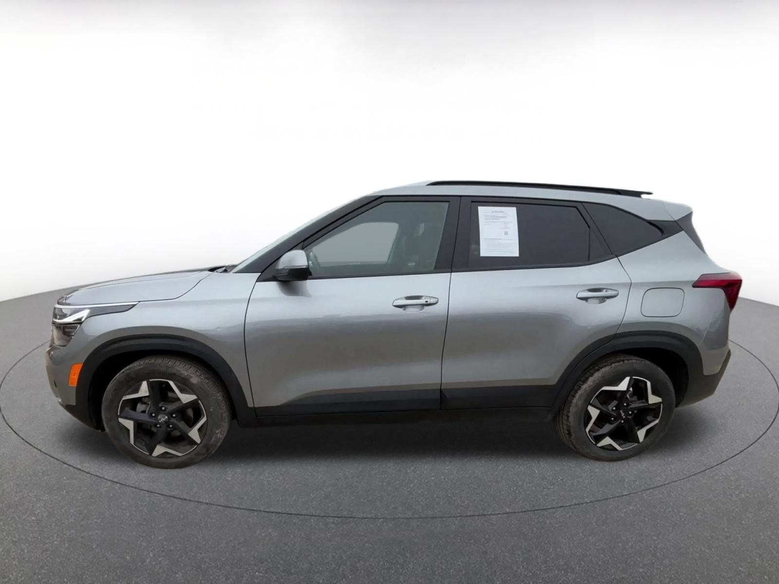 Used 2025 Kia Seltos S FWD image 9
