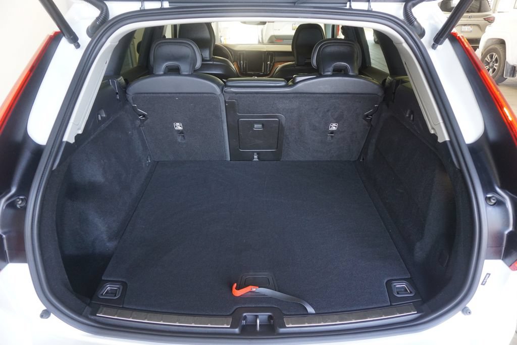 Used 2024 Volvo XC60 B5 Plus AWD/4WD image 18