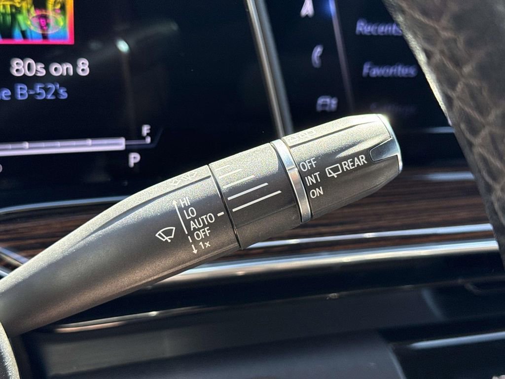 Used 2022 Cadillac Escalade ESV Luxury image 38