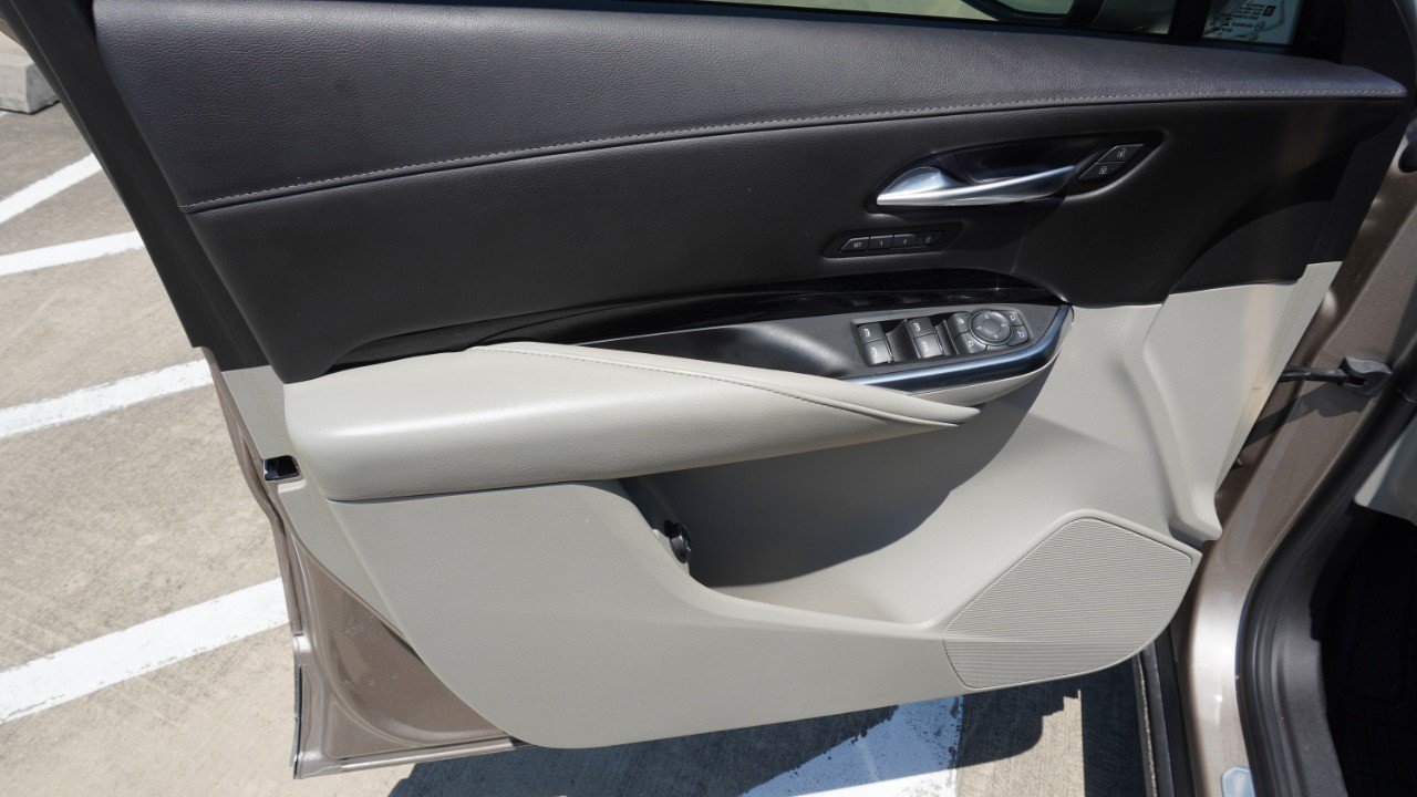 Used 2022 Cadillac XT4 Premium Luxury w/ Enhanced Visibility Package FWD image 16