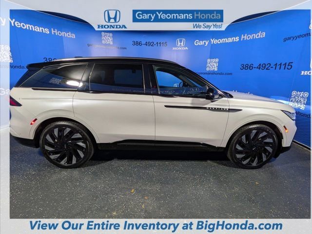 Used 2024 Lincoln Nautilus Reserve w/ Equipment Group 203A AWD/4WD image 5