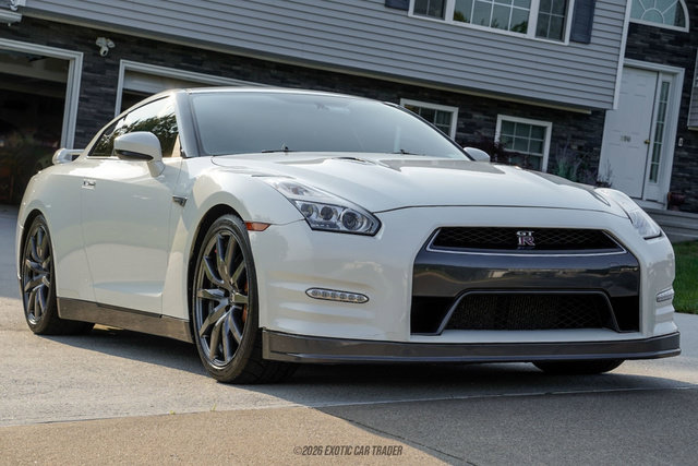Used 2016 Nissan GT-R Premium AWD/4WD image 12