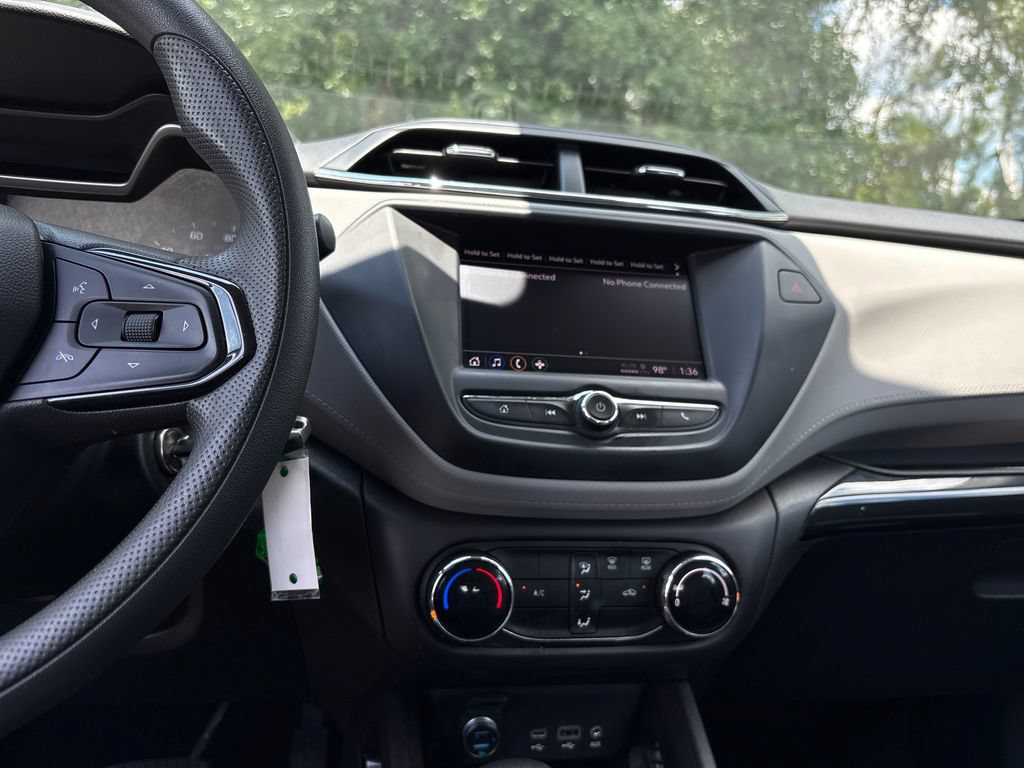 Used 2021 Chevrolet TrailBlazer LS w/ LPO, Blackout Package FWD image 13