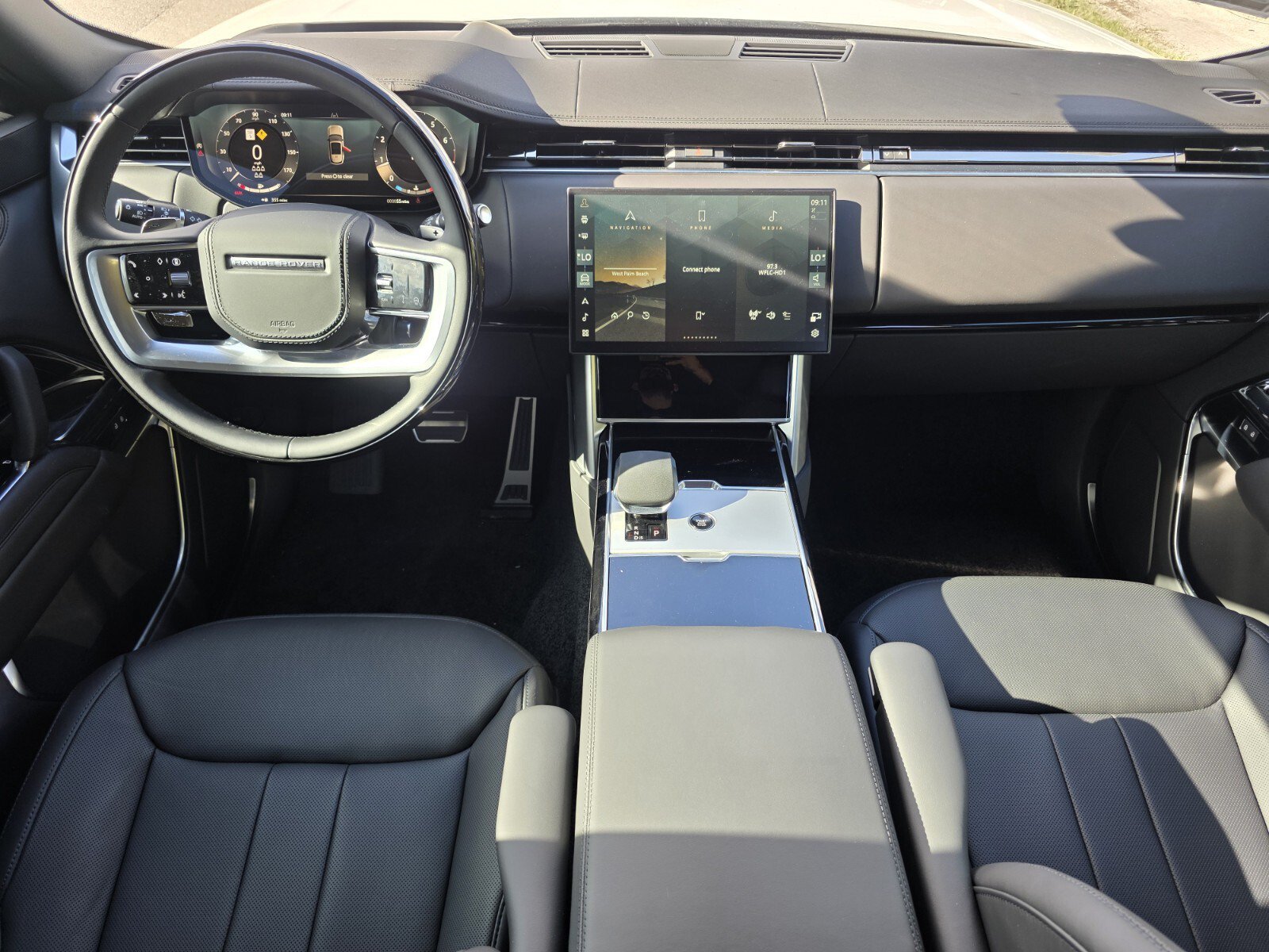 New 2026 Land Rover Range Rover Long Wheelbase SE AWD/4WD image 4