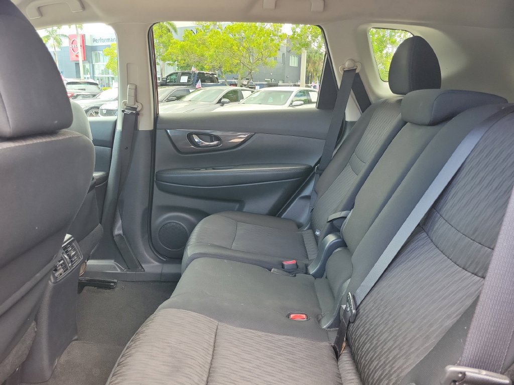 Used 2018 Nissan Rogue SV AWD/4WD image 17