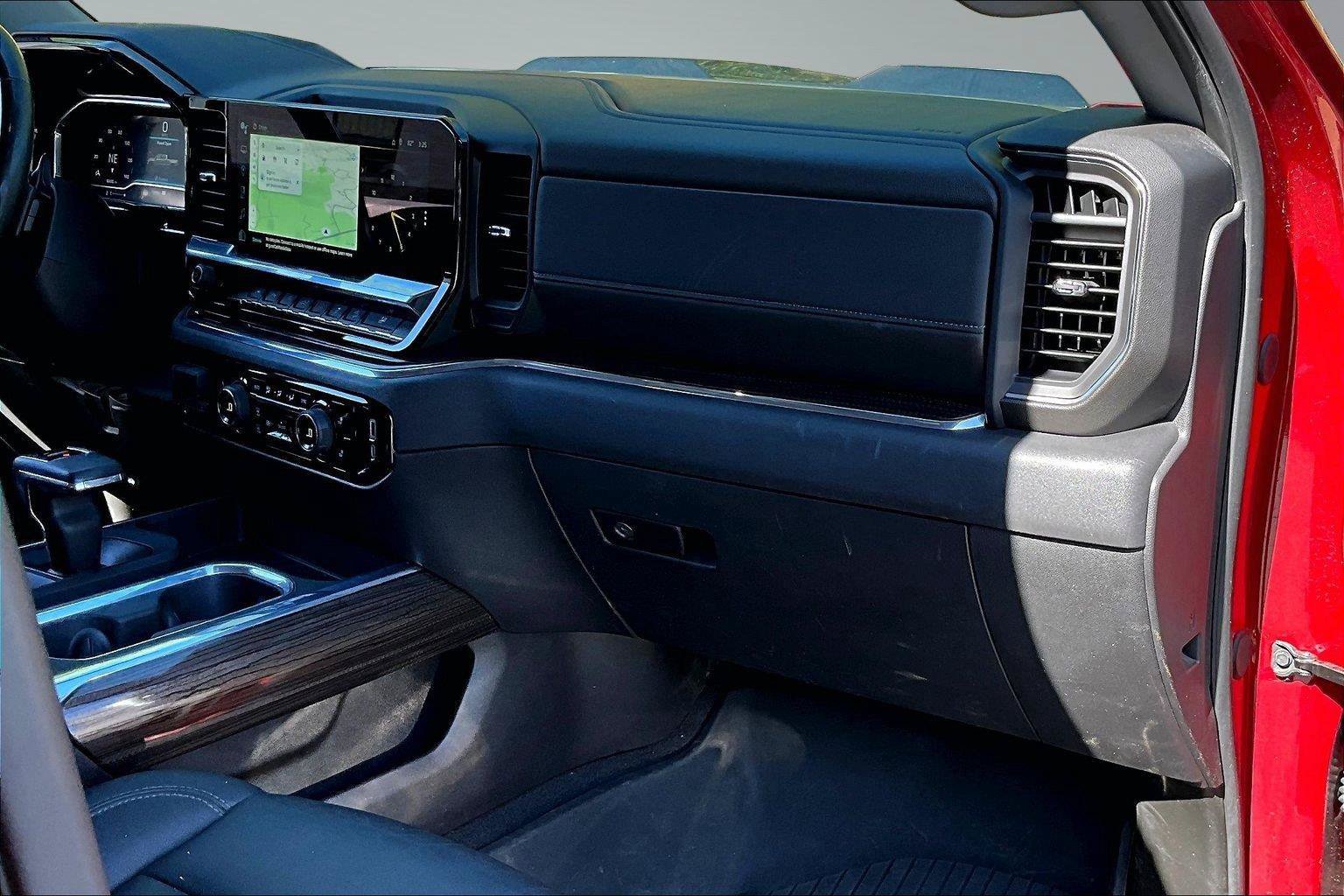 Used 2024 Chevrolet Silverado 1500 LT Trail Boss w/ Convenience Package II AWD/4WD image 17