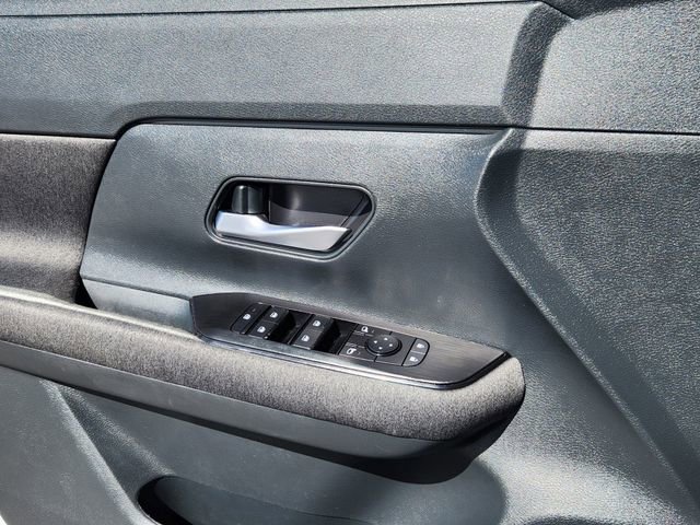 Certified 2025 Nissan Kicks SV AWD/4WD image 6